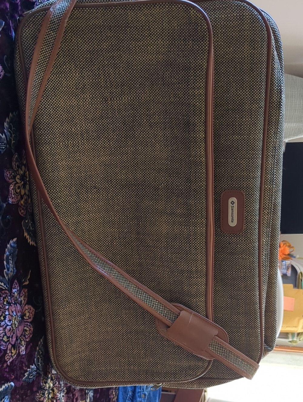 Classic Samsonite Brown Crossbody Messenger Bag